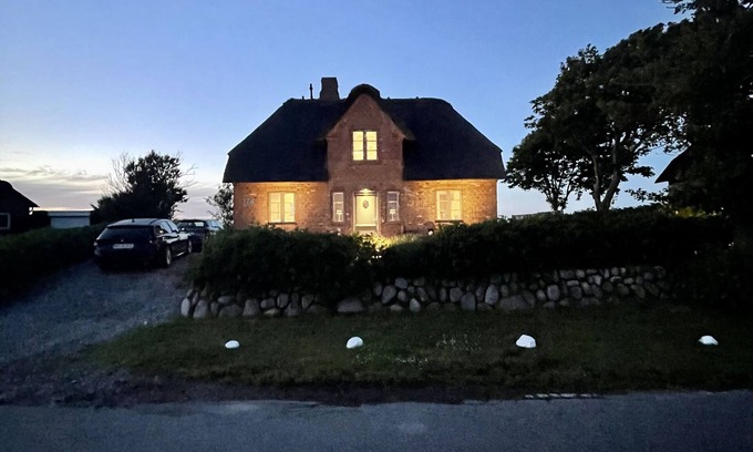 Dagebuell House | Behind the dike - directly in front of the North Frisian Islands