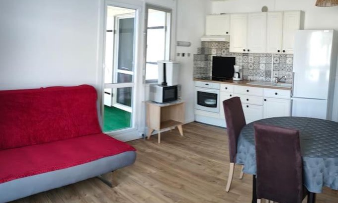 Fecamp Apartment | Bel appartement proche mer avec balcon et parking.