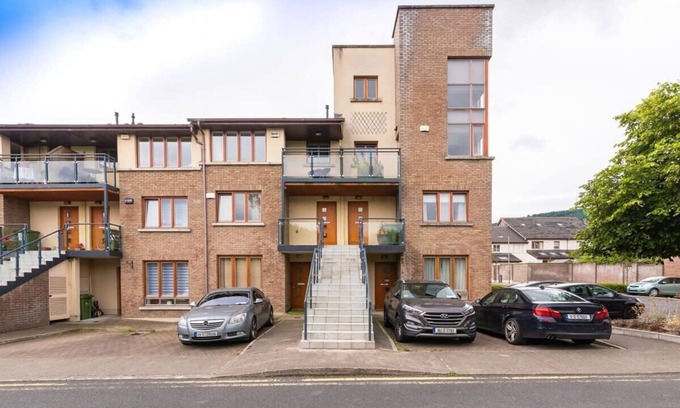 Sandyford Apartment | Belarmine Summary: Th