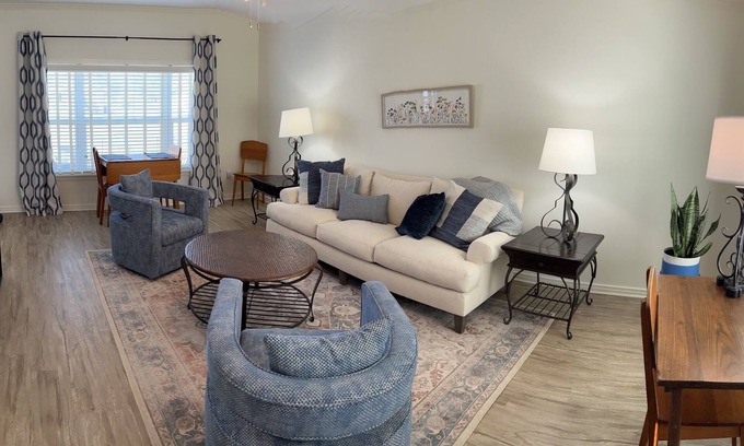 Jacksboro House | Belknap Guest House-One block from historic downtown square in Jacksboro, Texas