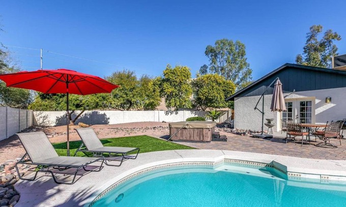 Honeyridge Manor House | Bell Villa - Resort Living - Pool - Location - Events