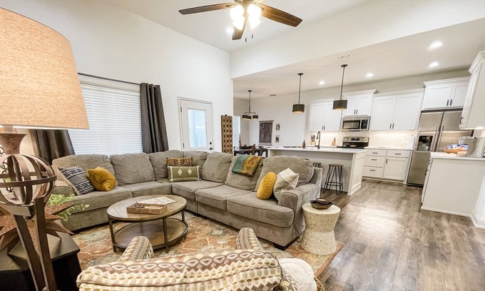 Abilene House | Bella by Curated Stays: Groups, Short or Long Stays