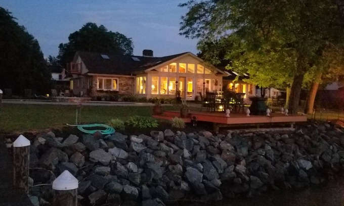 Chesapeake City House | Bella Vista Holiday Family Gatherings in Coastal Maryland!