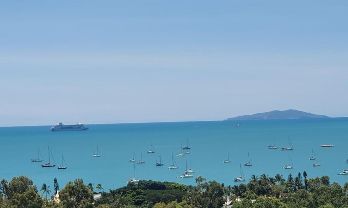 Airlie Beach Apartment | Bella Vista Pets ok no pet without Calling host prior to booking t&C apply