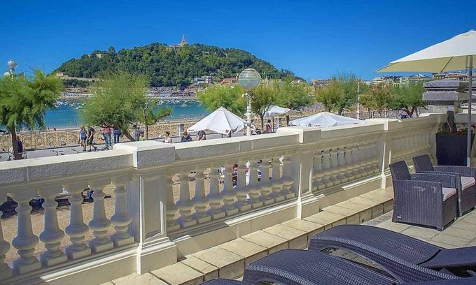 San Sebastian Centro Apartment | Belle Epoque on the Seafront. SPECIAL MEASURES