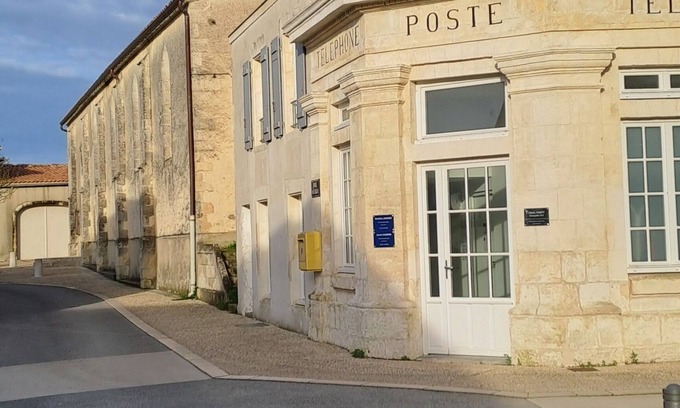 Thaire House | Belle Ferme Rénovée Avec Grand Jardin Abrité Entre Île de Ré et Oléron