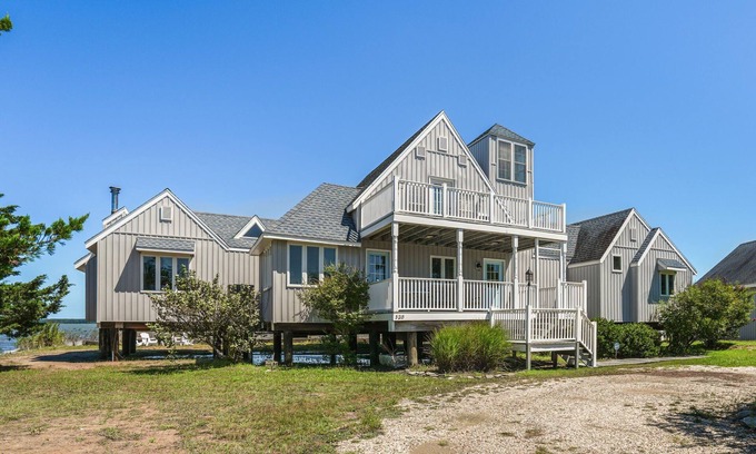 Deep Hole House | Belle of the Bay - Beautiful Custom Waterfront Home!
