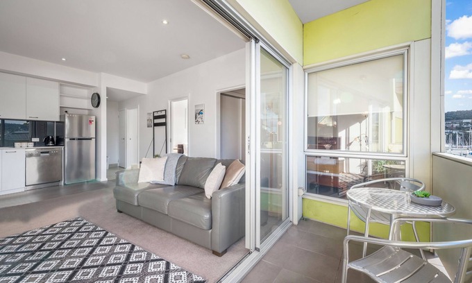 Bellerive Apartment | Bellerive Quay - 2 Bedroom - Free Parking - Bellerive
