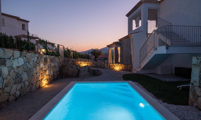 Luddui Apartment | Bellevue 36B by Klodge - flat with private pool, greenery and views