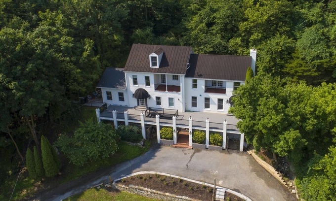 Clear Spring House | Belvedere On The Potomac