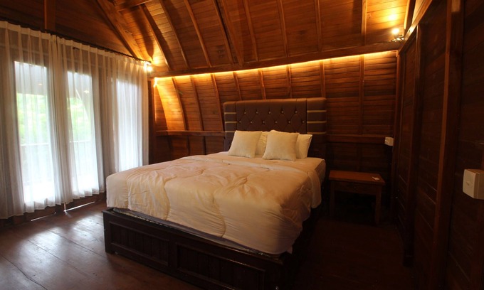 Banyuasri Hotel | Belvilla Serenity Resort