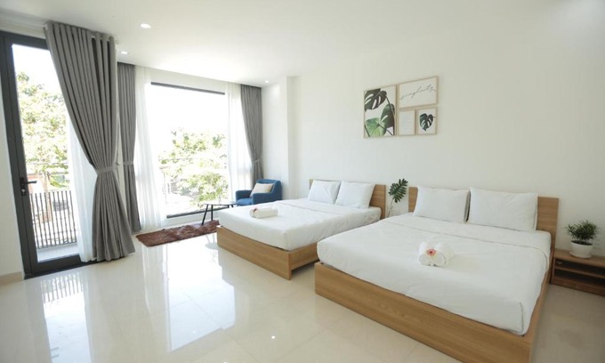 Son Tra Villa | Ben Villa-3' walk to My Khe Beach.