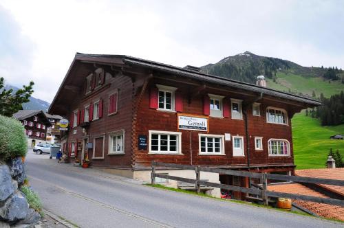 Sankt Antonien House | Berggasthaus Gemsli