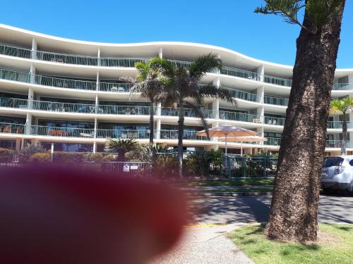 Moffat Beach Apartment | Bergmann 3 bdrm Suite on Moffat Beach