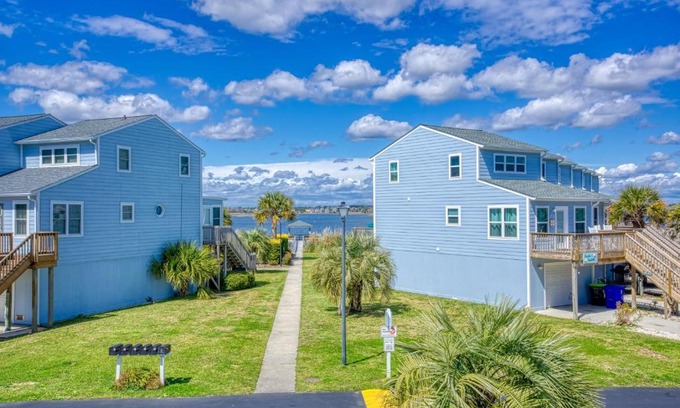 North Topsail Beach House | Bermuda Oasis