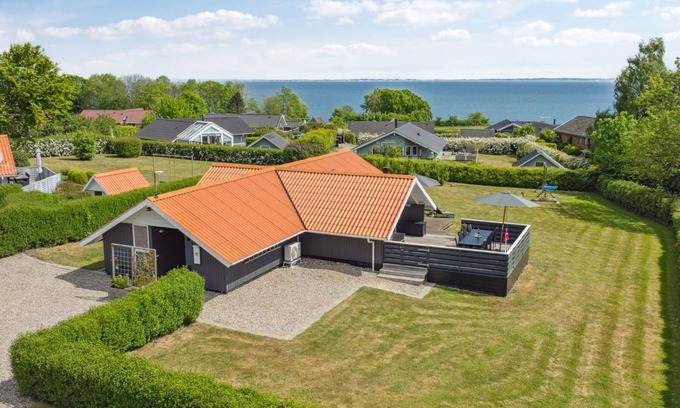 Mommark Strand House | "Bessi" - 200m from the sea by Interhome