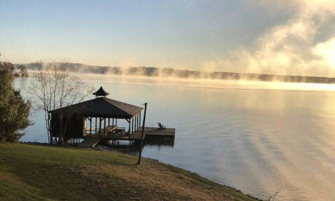 Milledgeville House | Best "DAM" View on Lake Sinclair! Kayaks 🛶 Sunrises 🌅 Big water 🌊 Fishing 🎣