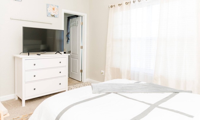Portsmouth House | Best in the city for a place just like home with amusement park 45 minutes away.