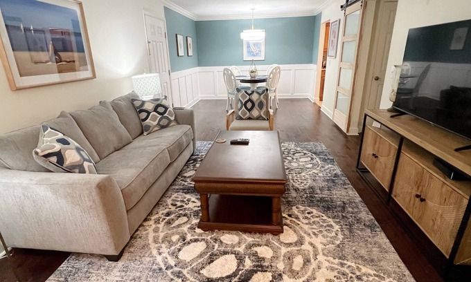 Saint Simons Heights Condo | Best Location NO STEPS All Ground Level Gated Condo Pool Just Remodeled Quiet