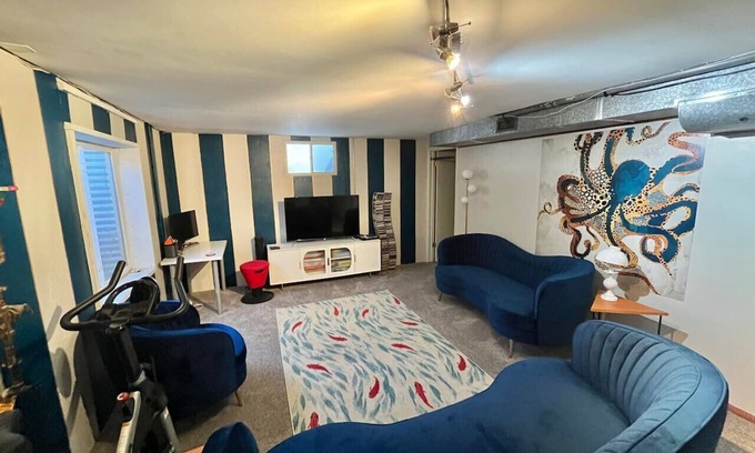 Martin Acres House | Best Location~Fun~2 Living Rooms +Ping Pong/Games