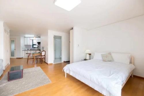 Seochon Apartment | Best Location Spacious The SOHO 202