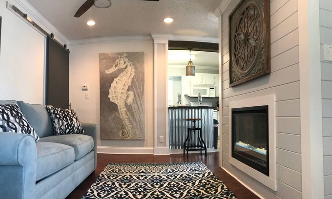 Saint Simons Heights Condo | Best Location Peaceful Luxurious 1 bdrm/1 Bath Gated Condo, Pool, Fitness, Wifi