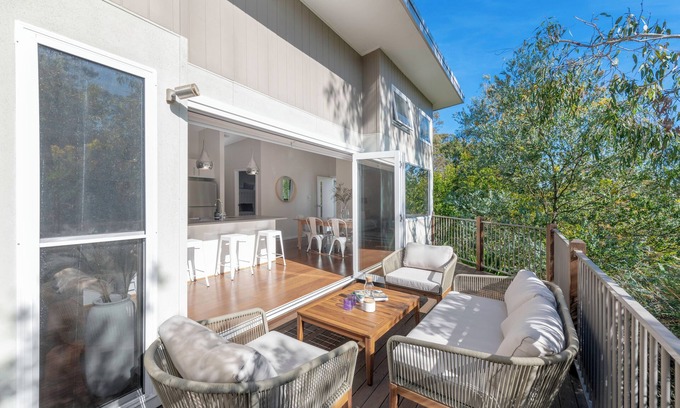 Murrays Beach House | Best of both worlds, Lake and beaches in beautiful Murrays Beach (Pet-Friendly)