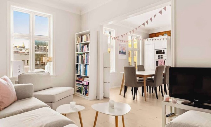 Nygard Apartment | Best of Both Worlds - 80sqm with 2 baths & Bathtub