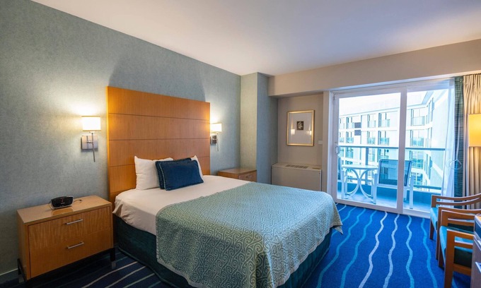 Ala Moana Condo | BEST RATE! ADA Studio Ala Moana Condominium (AH01)