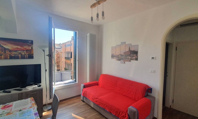 Cannaregio Apartment | BEST VIEW AND SUNNY Cà DEL SOL IT027042C2W4RXWZRV