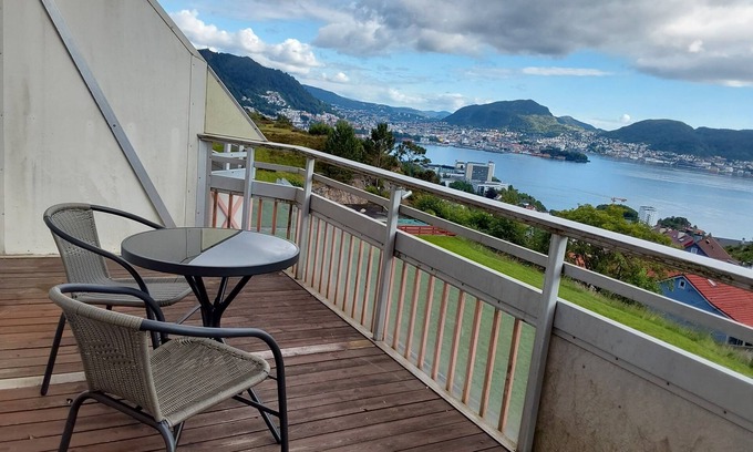 Bergenhus Condo | Best View in Bergen - Stylish Apartment With Free Parking Near the City Centre