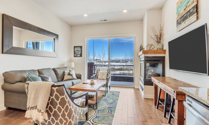Kimball Junction House | BEST VIEWS in Newpark Terrace! 2Bed/2Bath- hiking & mountain biking steps away.