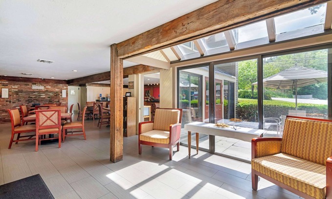 East Haven  Rutland County Hotel | Best Western Inn & Suites Rutland-Killington