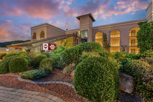 Uptown Sedona Hotel | Best Western Plus Arroyo Roble Hotel & Creekside Villas