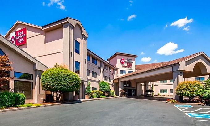 Southeast Salem Hotel | Best Western Plus Mill Creek Inn