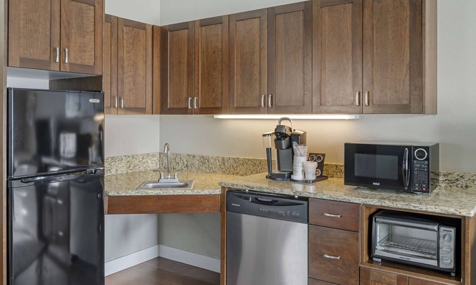 Omak Hotel | Best Western Plus Peppertree Inn At Omak