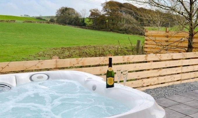 Gatehouse-of-Fleet Cottage | Beths Bothy - a pod that sleeps 2 guests in 1 bedroom