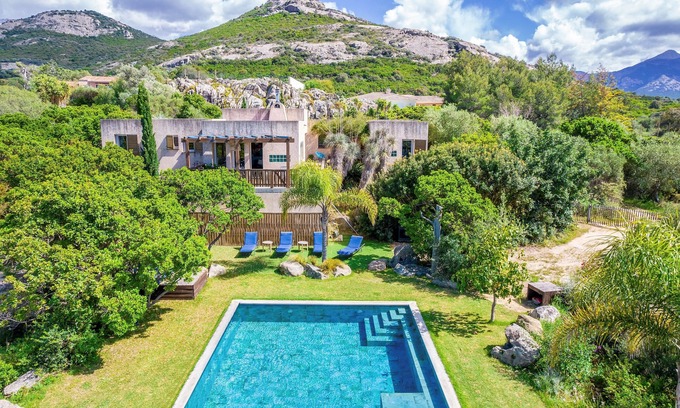 Calenzana Villa | Between sea and mountain in the peace of the countryside.