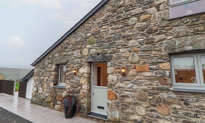 Graigfechan Cottage | BEUDY PWLL PRIDD, pet friendly, luxury holiday cottage in Llangollen