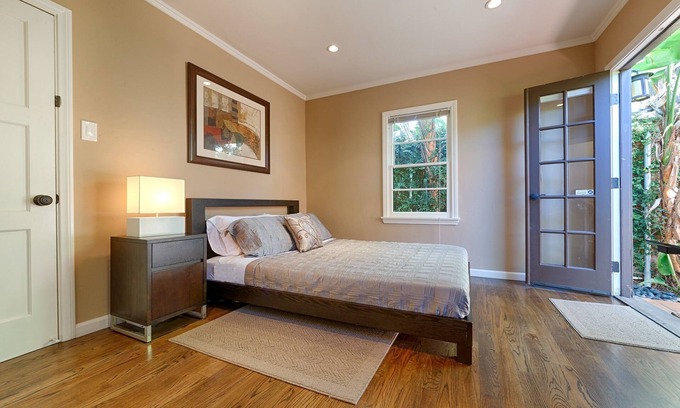Fairfax District House | Beverly Grove Garden Suite