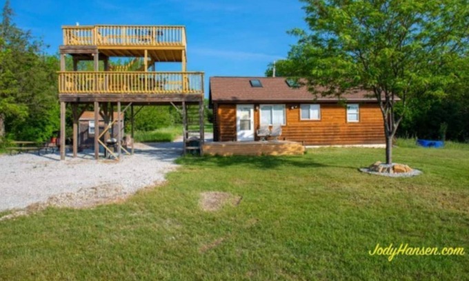 Steinauer Cabin | Beyond Seclusion