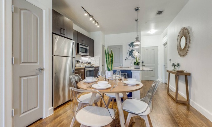 Frisco Apartment | Big 1B w Pool Near Toyota 2211