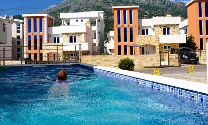 Dobra Voda Apartment | BIG and NEW, 5sleeps suit, pool, parking, optic internet