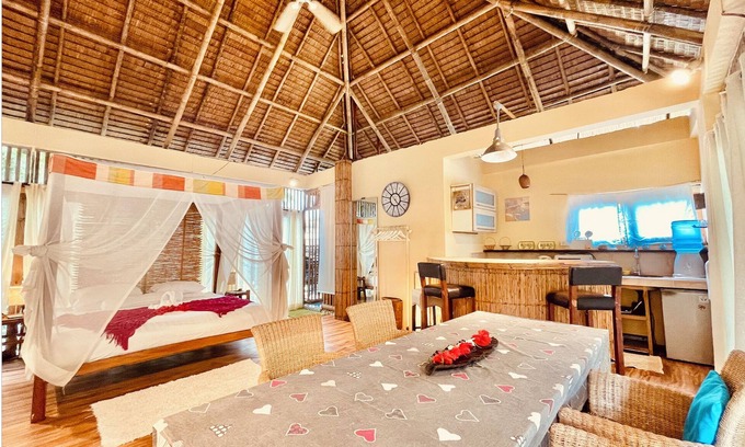 Balabag Villa | Big Bali-Style Studio with Kitchen, 3 Min to Beach