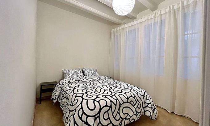 La Maternitat i Sant Ramon Apartment | Big groups of 6 person welcome in center of Barcelona