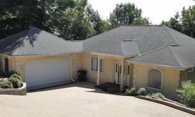 Roach House | BIG ISLAND TIME Lakefront Family Vacation Home-4 Bd-3.5 Bth-Sleeps15-Cove-Dock