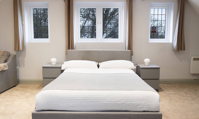 Sutton House | Big Loft in the Heart of Cheam Village (35 min from London City)