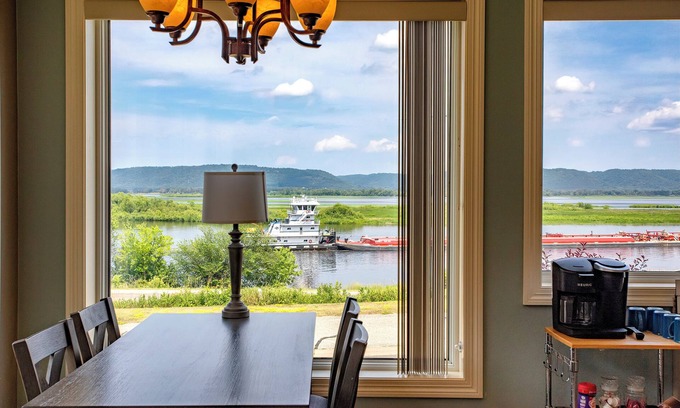 Minneiska House | Big River Escape Grandview Manse