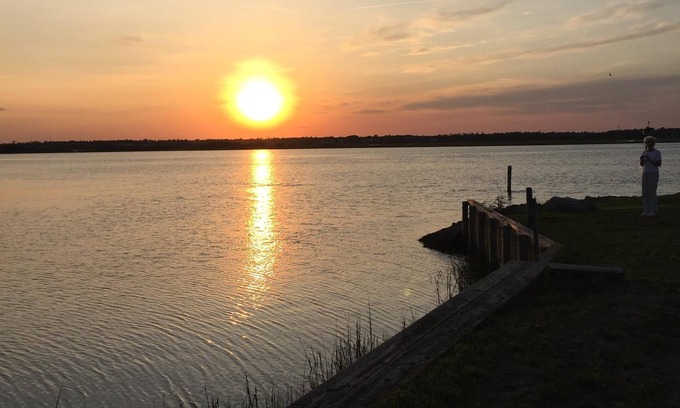 Topsail Beach House | Big Sale on remaining summer weeks-Fabulous Beach House-2 min. walk to Beach!