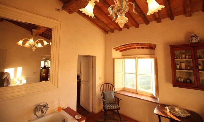 Villabuona House | Big Villa with Spectacular Views, 15 mins from Lucca